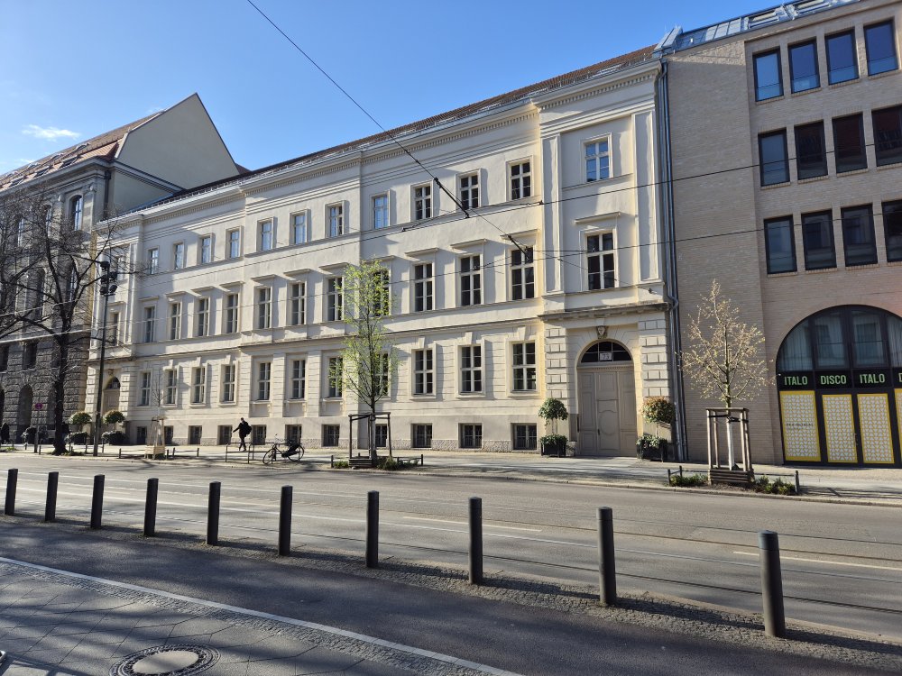 Logenhaus, FMI Berlin, Straßenansicht